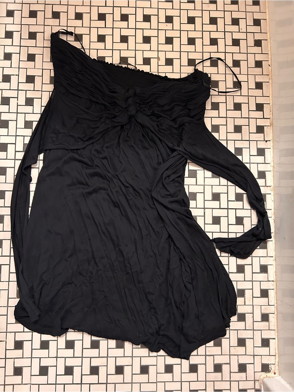 BCBGMaxAzria Black Strapless Twist-Front Dress
